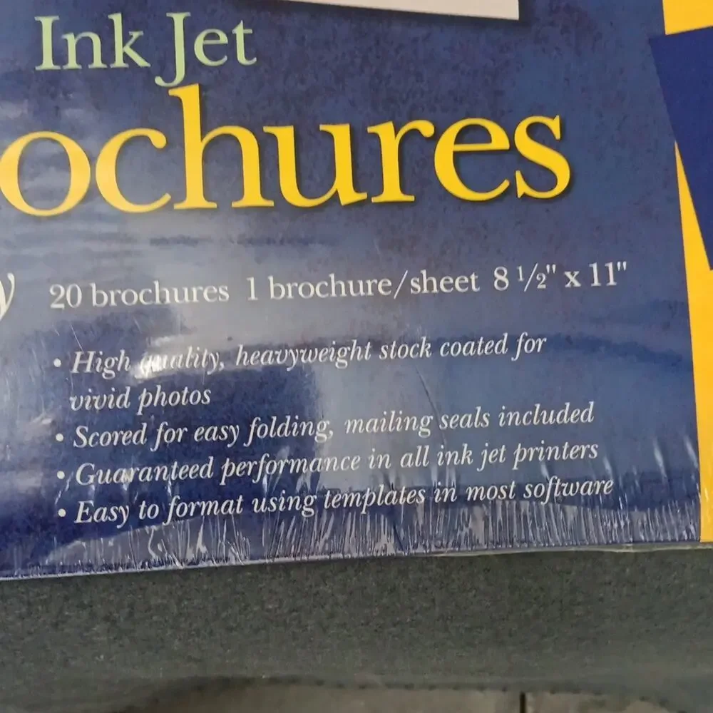 Avery 8384 Inkjet Glossy Brochures‎ 2 Unopened Packages 40 Brochures
